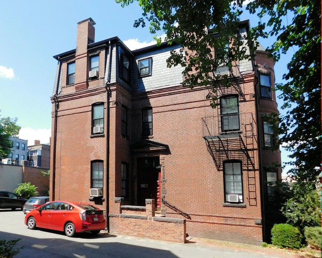 23 Ware St in Cambridge, MA - Foto de edificio - Building Photo