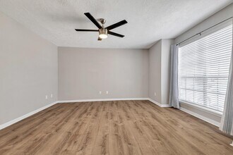 2402 Sycamore Ave in Huntsville, TX - Building Photo - Building Photo