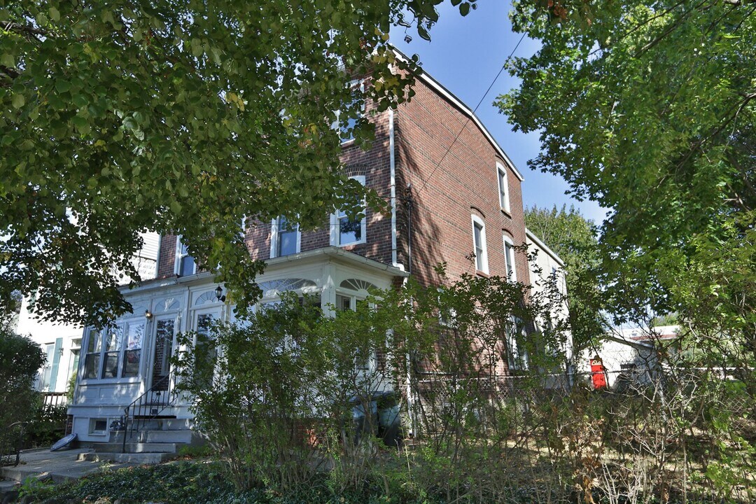 118 W 7th Ave in Conshohocken, PA - Foto de edificio