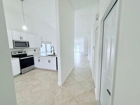 34 Paxford Ln in Boynton Beach, FL - Building Photo