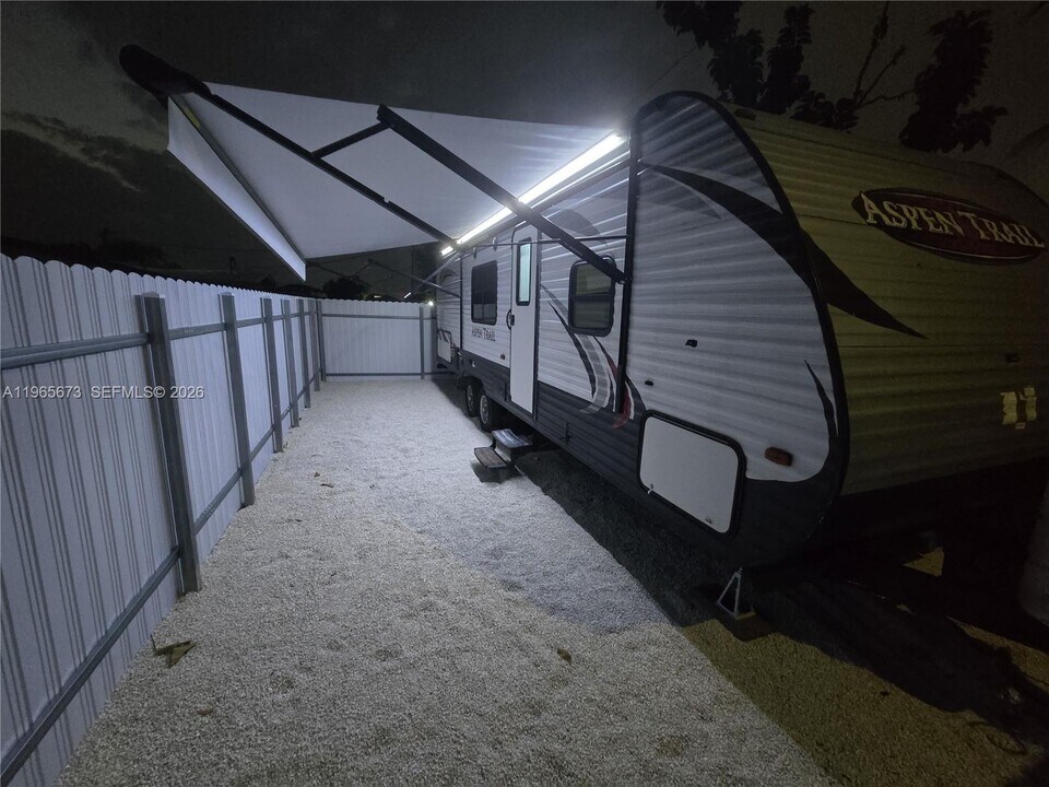 10935 SW 217th Terrace in Miami, FL - Building Photo