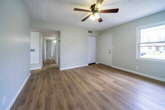 5302 Alba Way in Louisville, KY - Building Photo - Building Photo