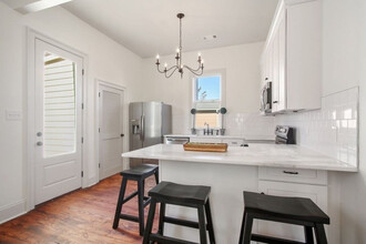 2213 Louisiana Ave in New Orleans, LA - Building Photo - Building Photo