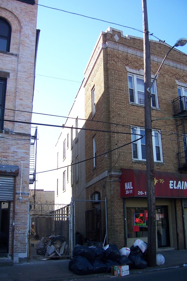 2011-2017 Cornaga Ave in Far Rockaway, NY - Building Photo - Building Photo