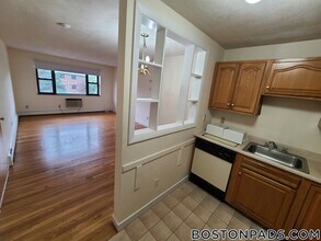 266 Grove St in Newton, MA - Building Photo - Building Photo