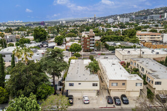 937 N Orange Grove Ave in Los Angeles, CA - Building Photo - Building Photo