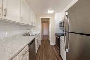 High Country House Apartments in Denver, CO - Building Photo