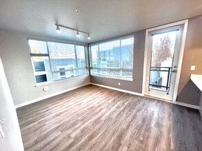 2330 Yakima Ct, Unit D304 in Tacoma, WA - Building Photo - Building Photo