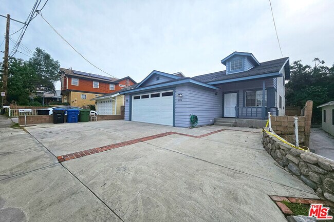 7556 Thousand Oaks Dr in Los Angeles, CA - Building Photo - Building Photo