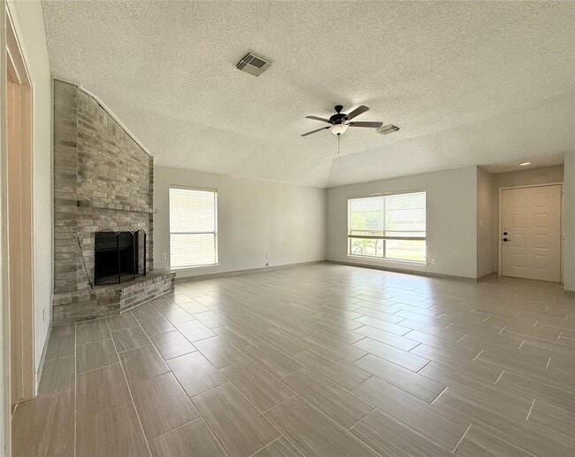 2131 Highland Hills Dr in Sugar Land, TX - Building Photo - Building Photo