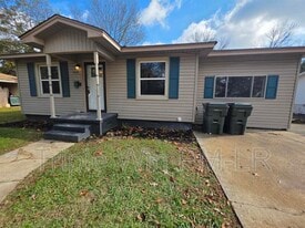 1626 Davis St in Conway, AR - Building Photo