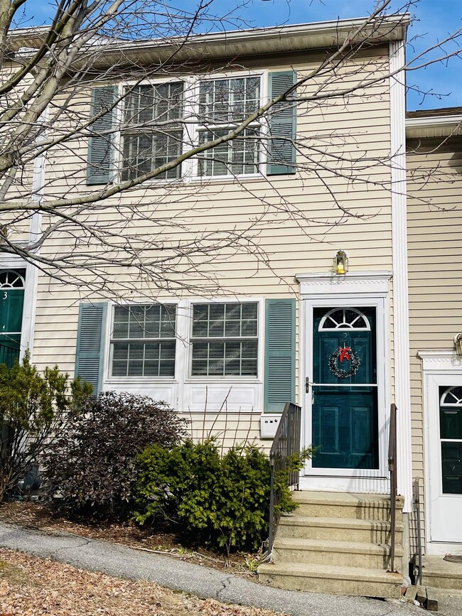 75 Dubuque St in Manchester, NH - Building Photo - Building Photo