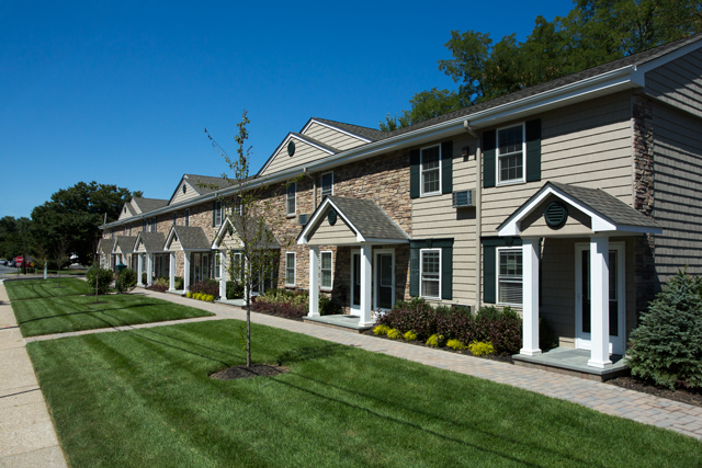 Fairfield At North Babylon in North Babylon, NY - Foto de edificio - Building Photo