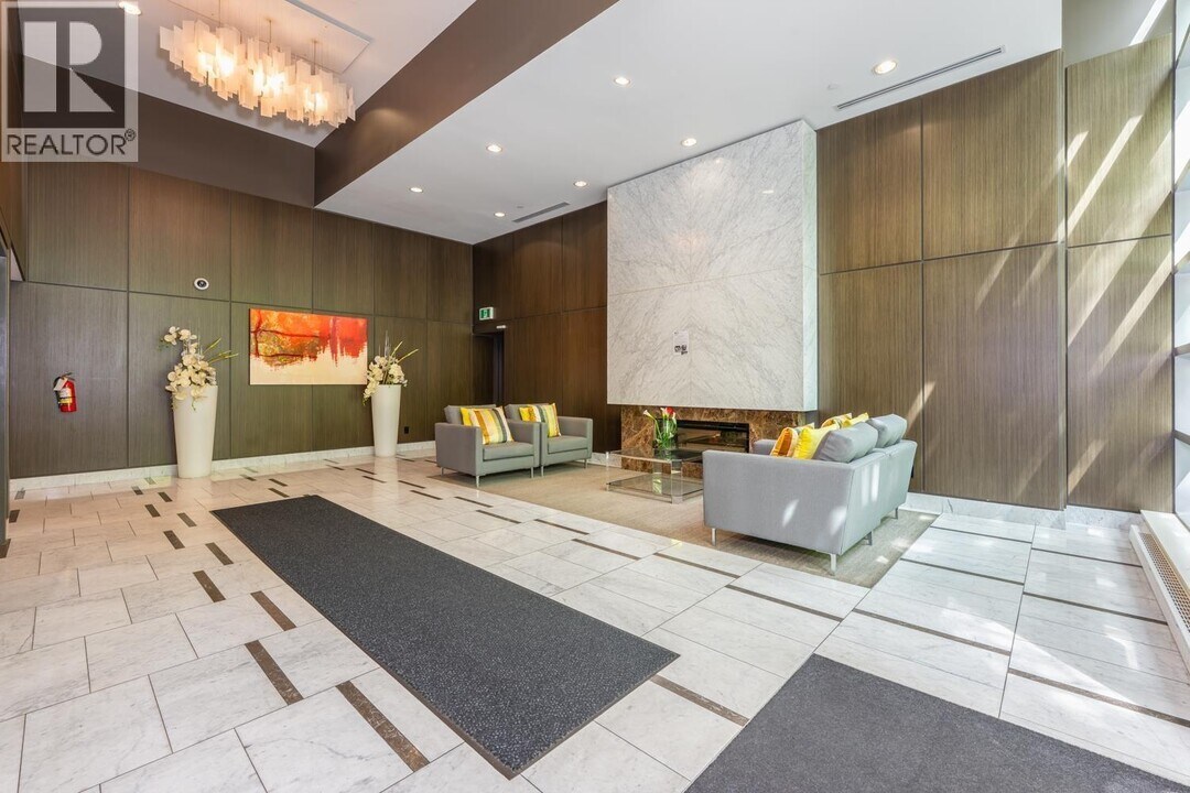 7368 Gollner Ave in Richmond, BC - Building Photo