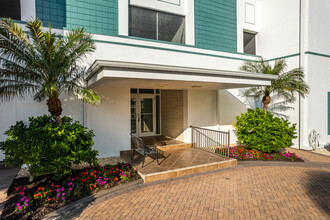 Carriage Club in Naples, FL - Foto de edificio - Building Photo