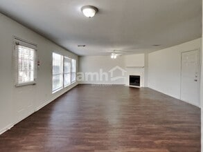 622 Oak Hill Dr in Kemah, TX - Building Photo - Building Photo