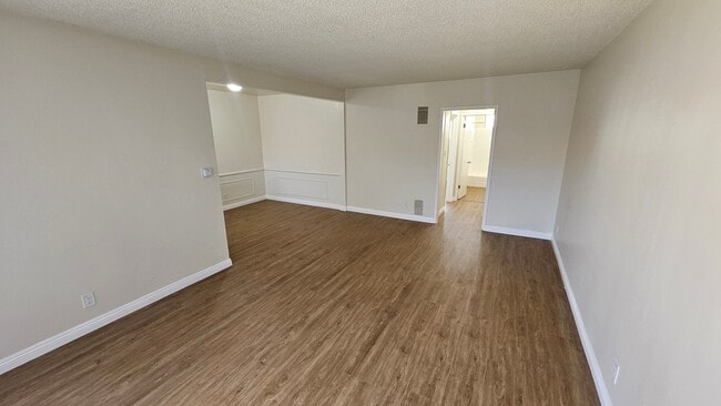 3945 Stevely Ave, Unit 19 in Los Angeles, CA - Building Photo - Building Photo