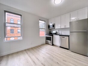379 Monmouth St in Jersey City, NJ - Building Photo - Building Photo