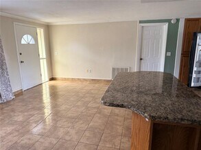 10836 Leeds Rd in Port Richey, FL - Foto de edificio - Building Photo