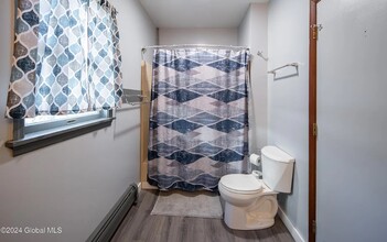 19 S Main St, Unit B in Voorheesville, NY - Foto de edificio - Building Photo