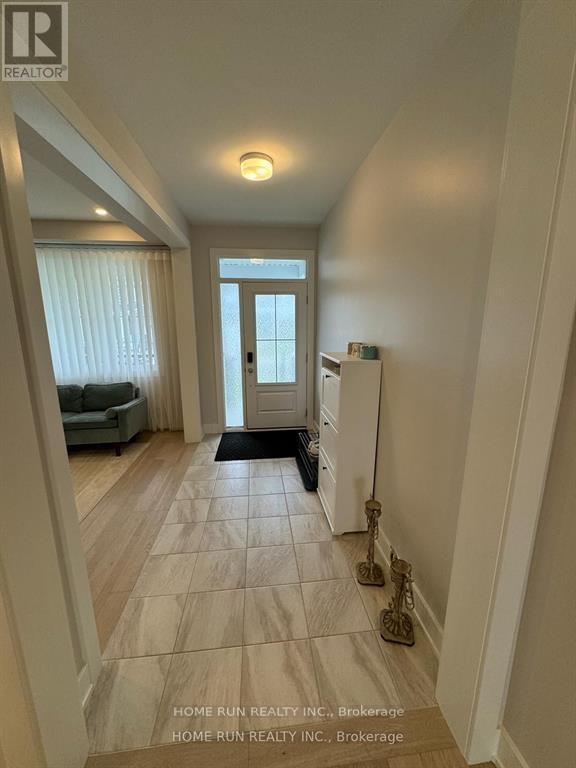 1032 Showman St in Ottawa, ON - Building Photo - Building Photo