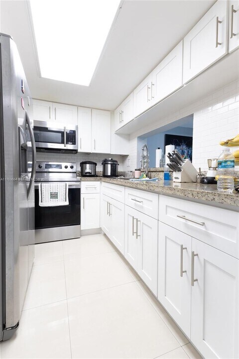 2075 SW 122nd Ave in Miami, FL - Building Photo