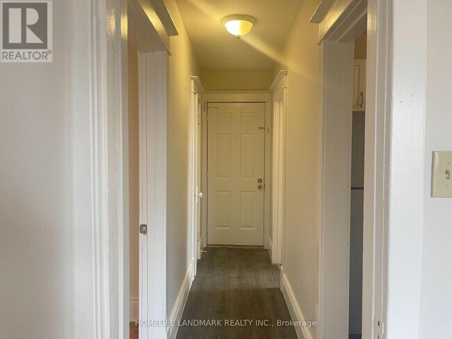 985 Main St E in Hamilton, ON - Building Photo - Building Photo