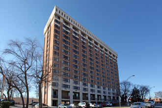 Gateway Plaza in Greensboro, NC - Building Photo - Building Photo