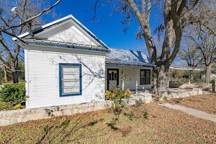 105 E Evans St in Leander, TX - Building Photo