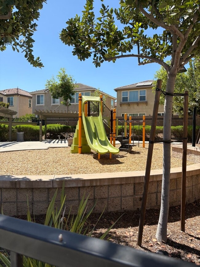 28434 Sunflower St in Highland, CA - Building Photo - Building Photo