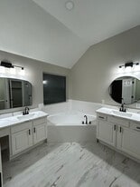 21725 York Timbers Dr in Humble, TX - Building Photo