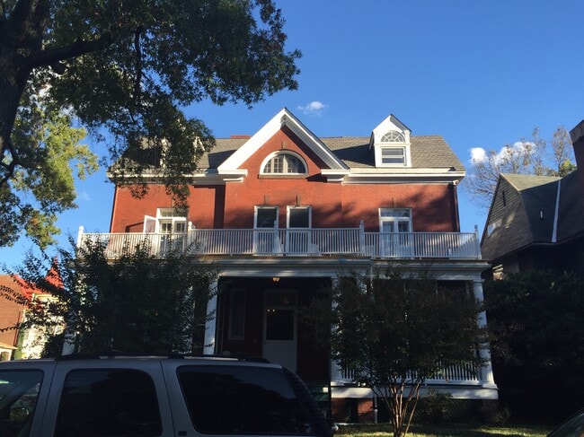 324 Colonial Ave, Unit Apt 1 in Norfolk, VA - Building Photo - Building Photo