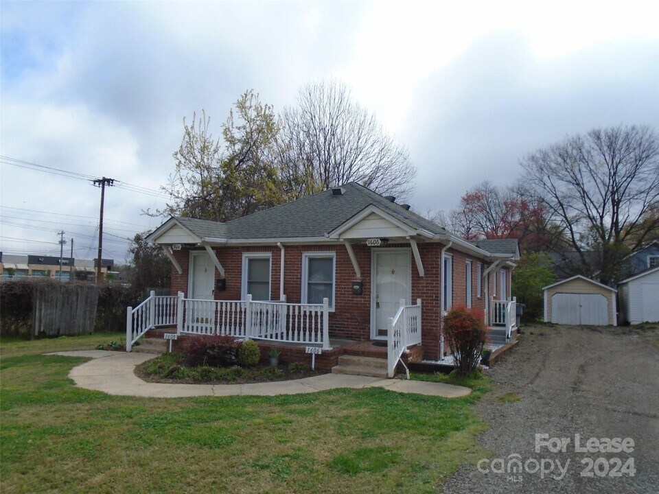 1606 Richland Dr in Charlotte, NC - Building Photo