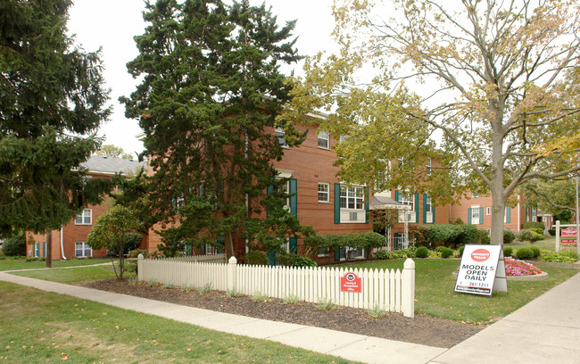 University Village in Columbus, OH - Foto de edificio - Building Photo