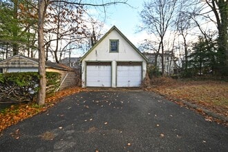 115 Hampshire Rd in Great Neck, NY - Building Photo - Building Photo