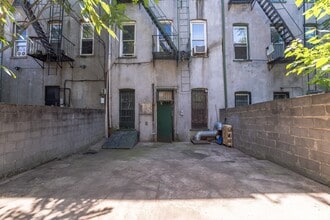 679 Knickerbocker Ave in Brooklyn, NY - Building Photo - Building Photo