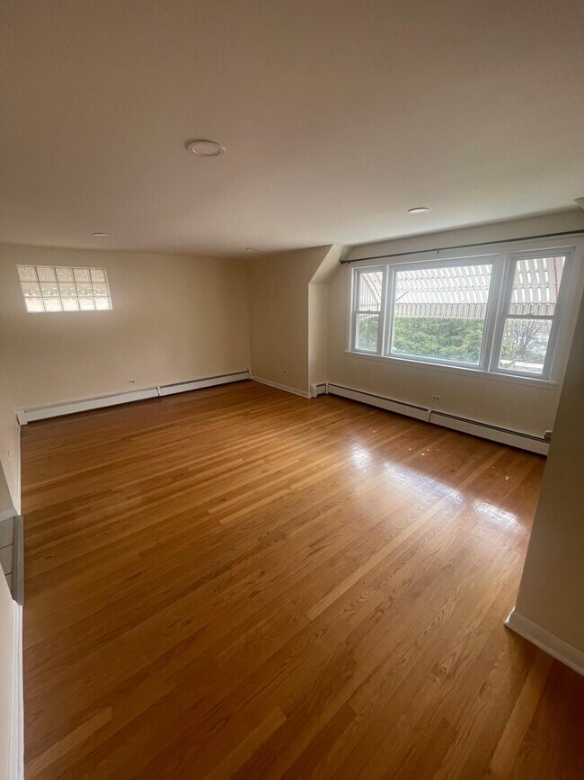 4044 W 55th St, Unit 2 in Chicago, IL - Foto de edificio - Building Photo