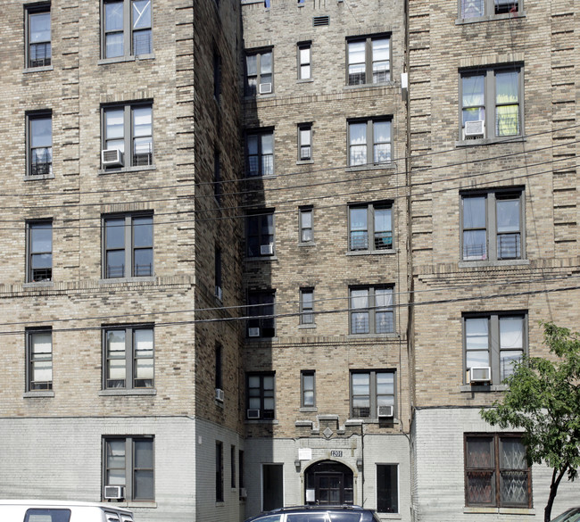 1201 Ogden Ave in Bronx, NY - Building Photo - Building Photo