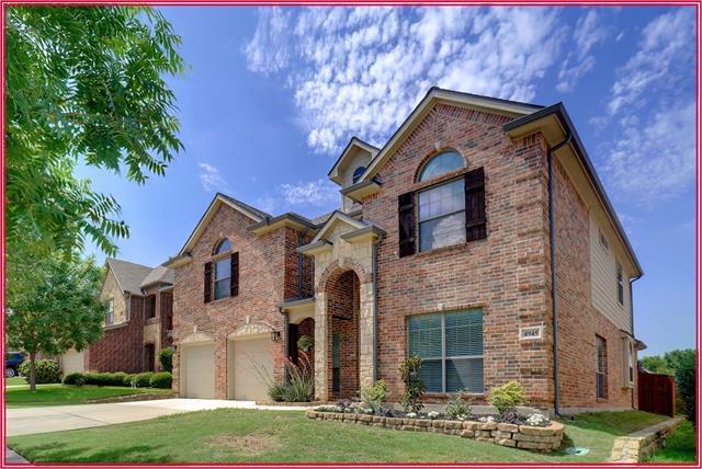 4945 Grinstein Dr in Fort Worth, TX - Foto de edificio - Building Photo