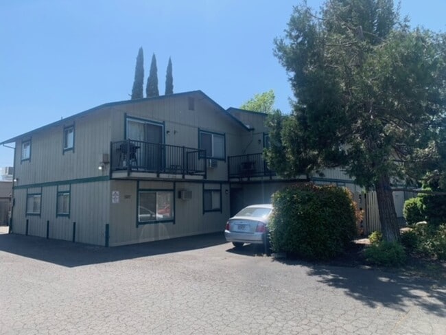 507 NE D St in Grants Pass, OR - Building Photo - Building Photo