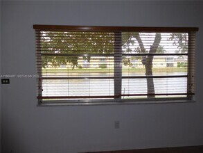 2815 NE 201st Terrace in Aventura, FL - Building Photo - Building Photo