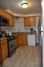 24271 Kenosha St in Oak Park, MI - Building Photo - Building Photo