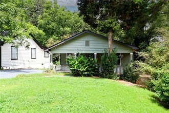 1333 Lyle Ave in East Point, GA - Building Photo - Building Photo