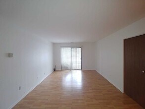 1422 Stonebridge Cir in Wheaton, IL - Building Photo - Building Photo