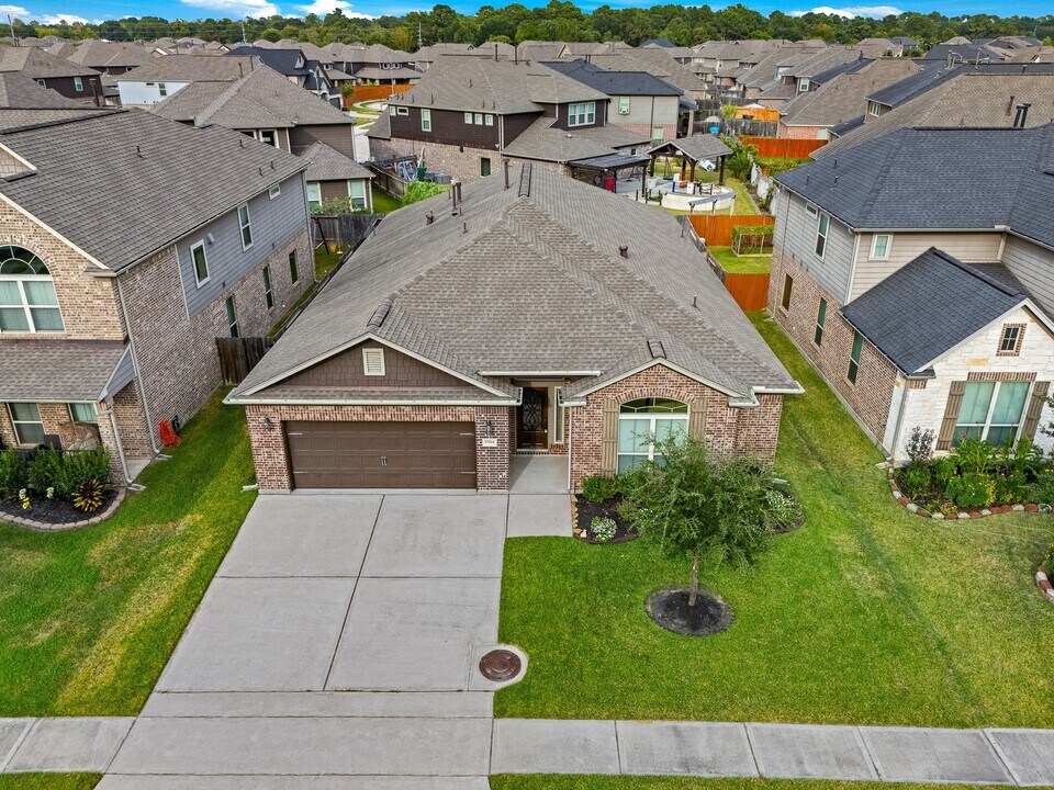 15114 Winthrop Manor Way in Cypress, TX - Foto de edificio