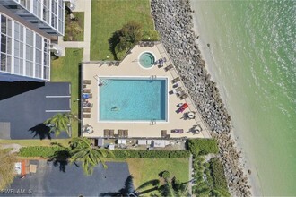 1020 S Collier Blvd in Marco Island, FL - Foto de edificio - Building Photo