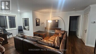 5164 New St in Burlington, ON - Building Photo