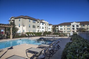 Montabella Pointe in San Antonio, TX - Building Photo