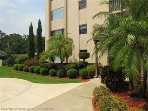 121 Country Club Dr, Unit 302 in Lake Placid, FL - Building Photo - Building Photo