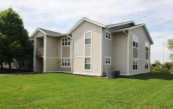 Lyn Crossing in Des Moines, IA - Foto de edificio - Building Photo